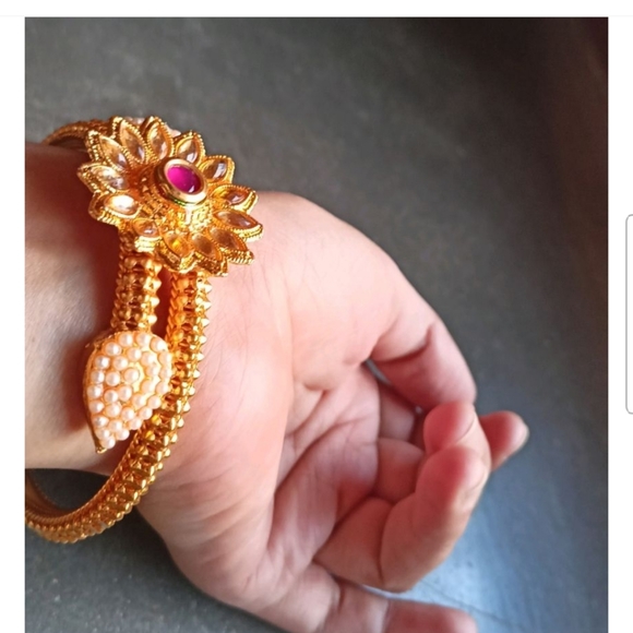 Antique Classic Bangle / Bracelet - Picture 4 of 4